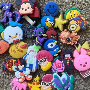 26 random croc jibbitz charms
